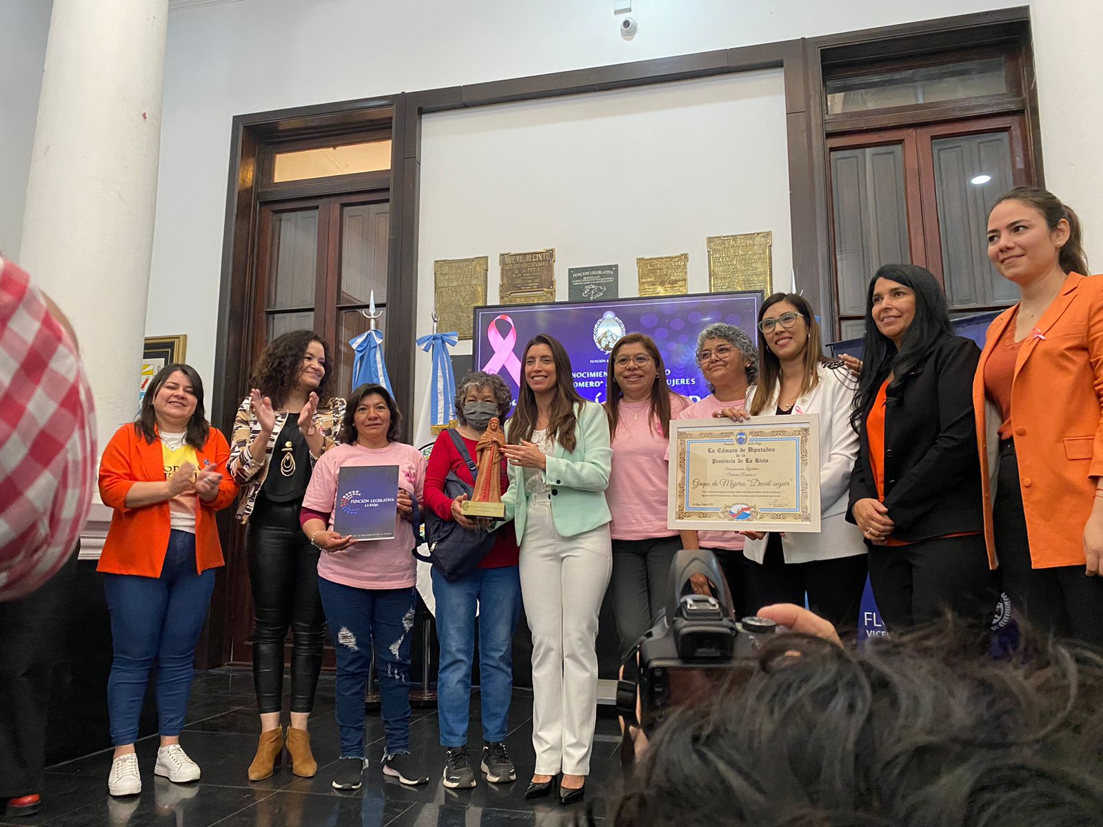Inauguran muestra pictórica y entregan reconocimientos Inauguran muestra pictórica y entregan reconocimientos