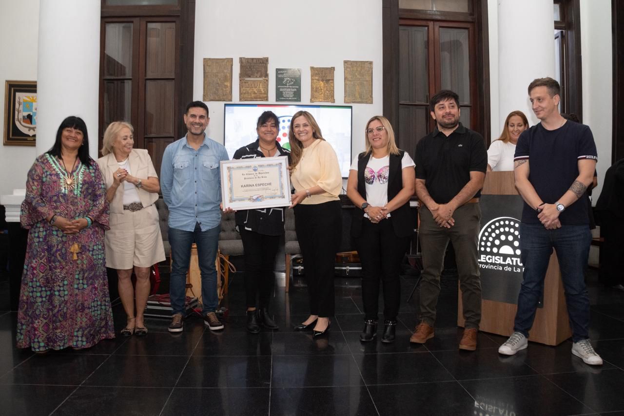 Con un emotivo Fogón Criollo y reconocimientos a artistas, cerró la primera edición de “LegisArte” Con un emotivo Fogón Criollo y reconocimientos a artistas, cerró la primera edición de “LegisArte”