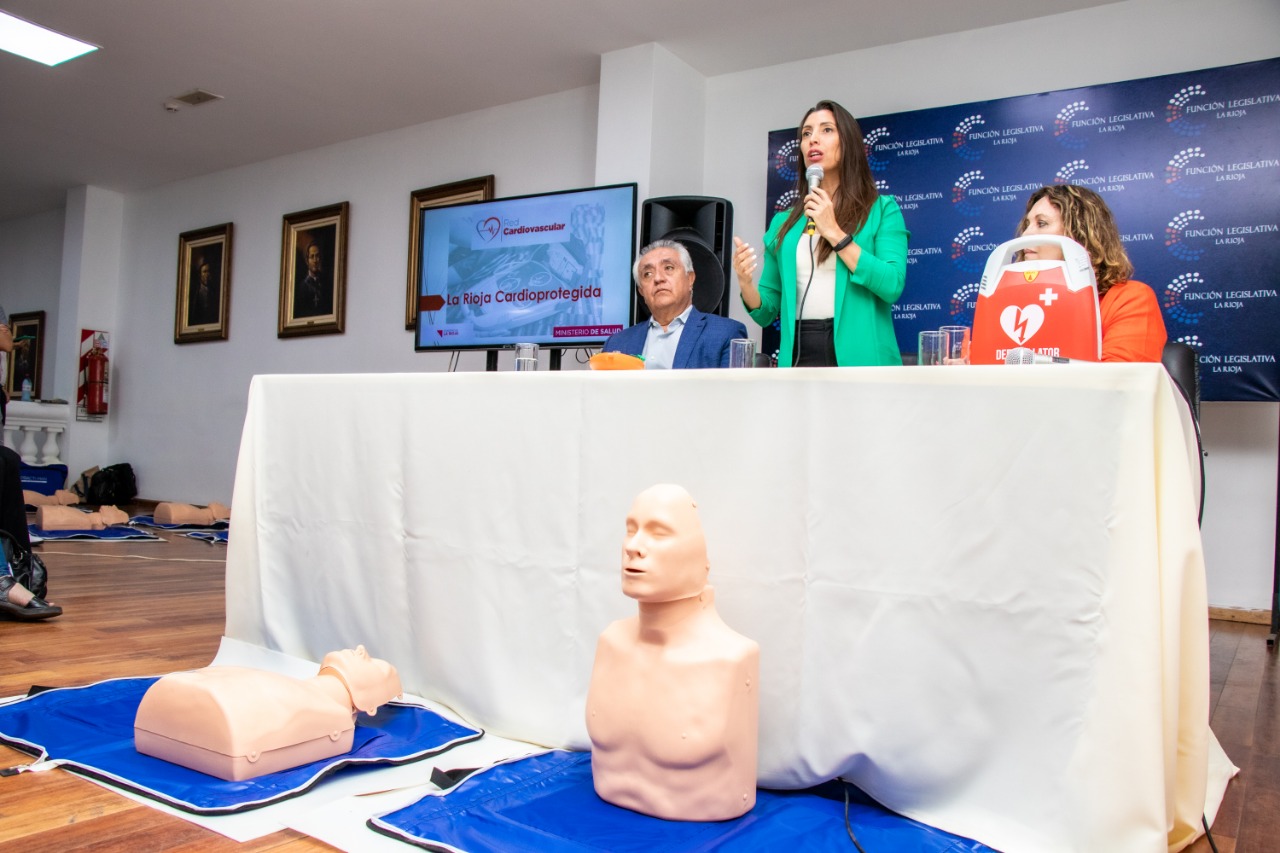 La Legislatura capacitó sobre reanimación cardiopulmonar y uso del desfibrilador La Legislatura capacitó sobre reanimación cardiopulmonar y uso del desfibrilador