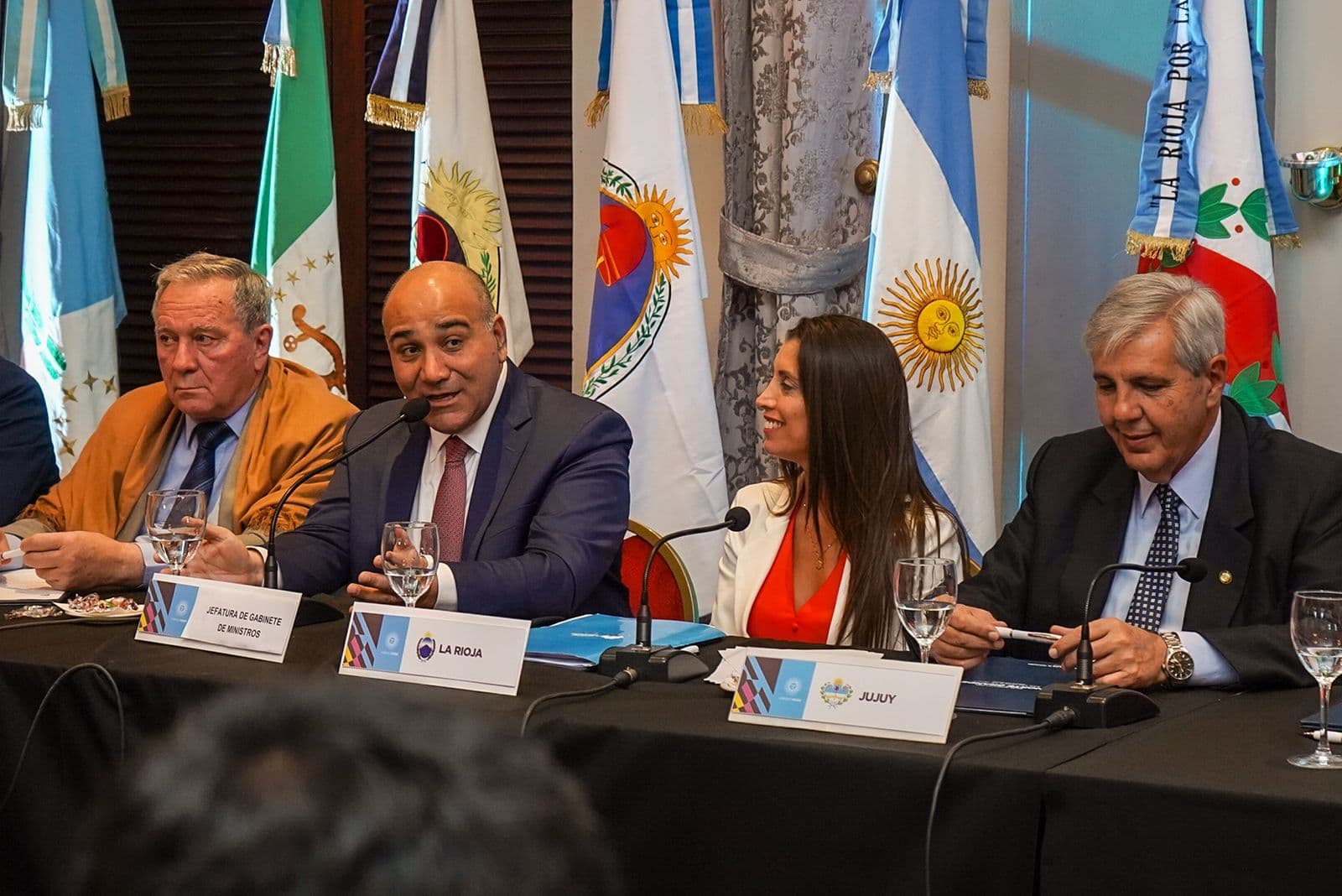 Manzur comprometió su apoyo para que la región salga adelante
