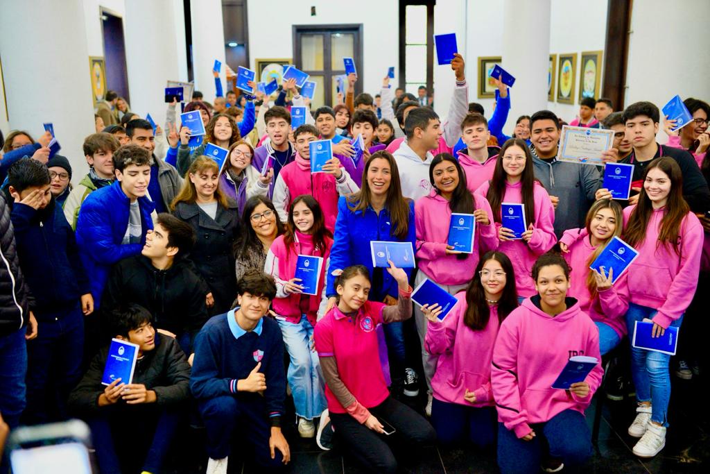 Florencia López vivió una jornada de democracia con alumnos de 4° y 5° año