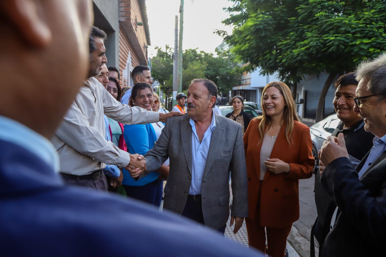 El gobernador visitó las renovadas oficinas del Anexo Urquiza