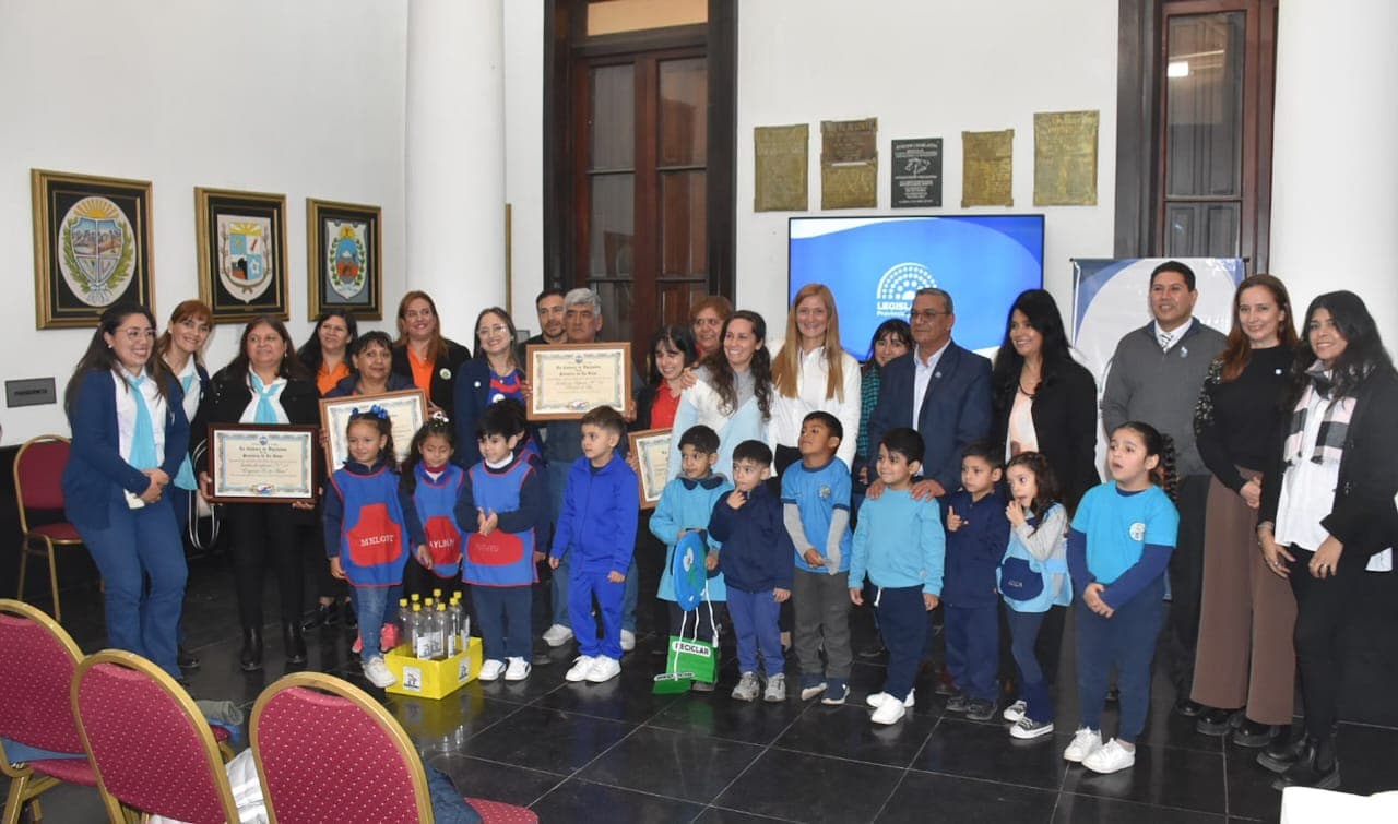 Instituciones Educativas comprometidas con el cuidado ambiental recibieron su Reconocimiento Legislativo