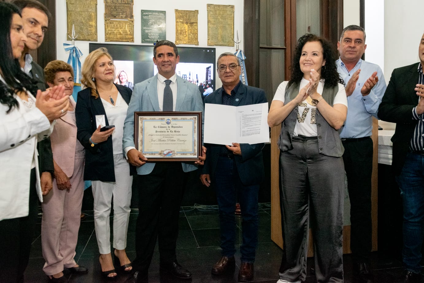 La Legislatura hizo entrega del máximo reconocimiento al Dr. José Poblete por su honorable trayectoria