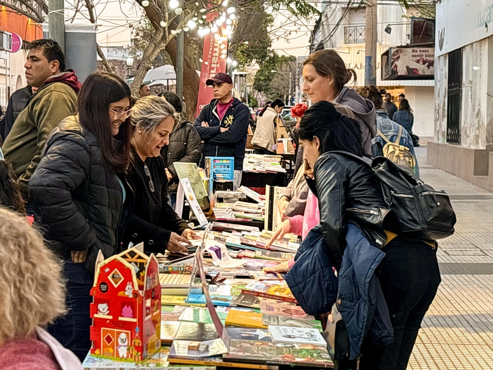 La Rioja celebró con gran éxito la Primera Feria Infantil del Libro La Rioja celebró con gran éxito la Primera Feria Infantil del Libro