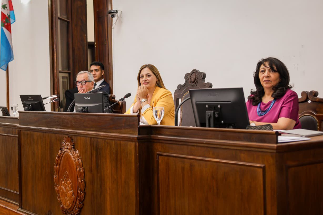 Diputados honran a sus protagonistas sociales y marcan un límite firme: la democracia no se vende