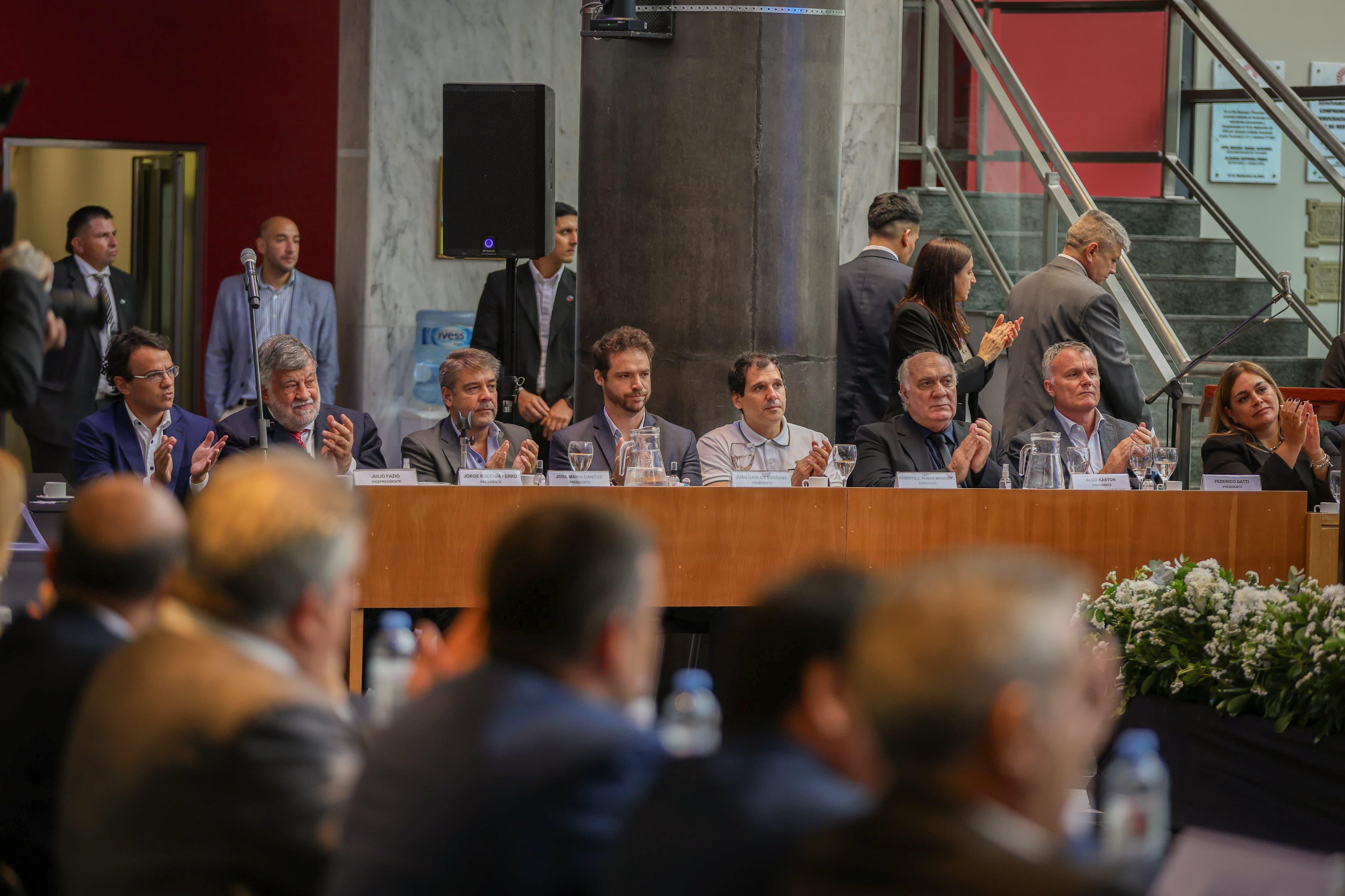 La Unión Industrial Riojana expuso la crítica situación del sector en el Parlamento del Norte Grande